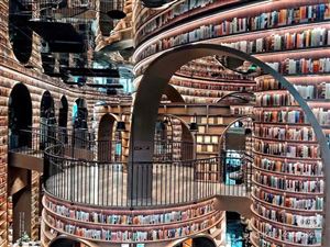 CHUNG THƯ CÁC: KHI TRI THỨC ĐƯỢC TRƯNG BÀY TRONG MỘT MÊ CUNG NGHỆ THUẬT