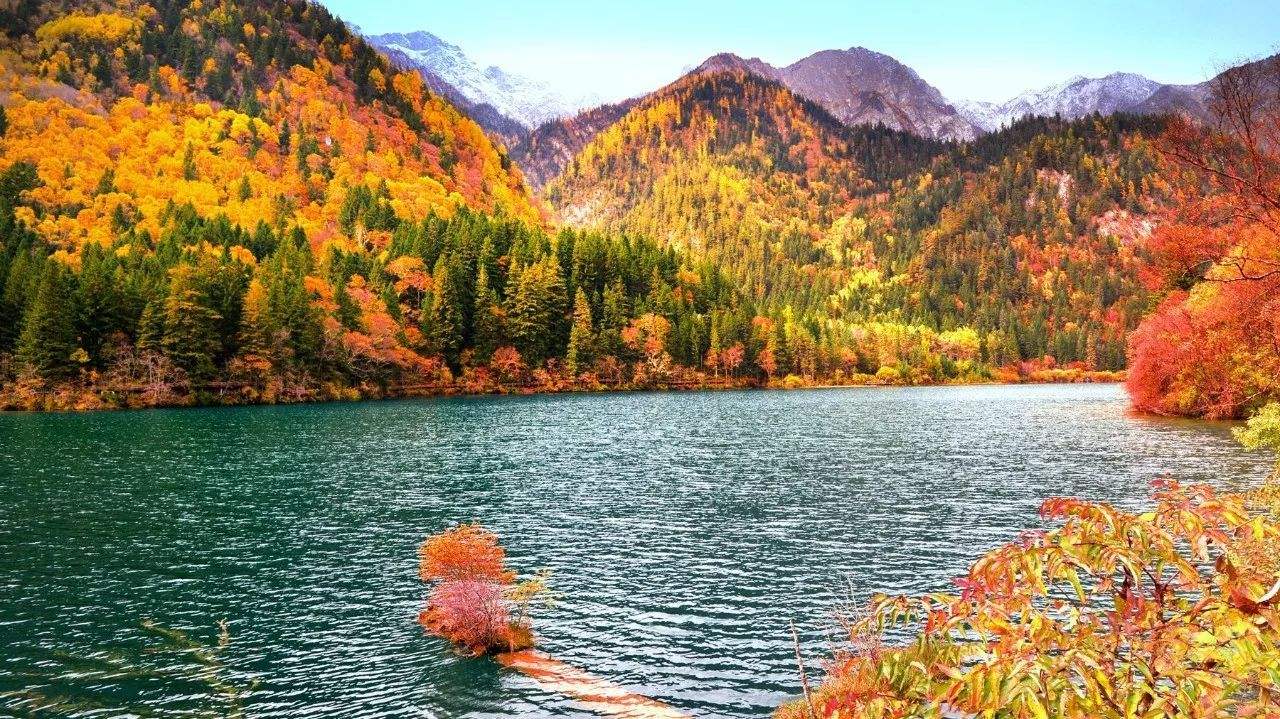 4-Day Jiuzhaigou Huanglong Tour: Explore Stunning Natural Wonders